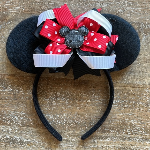 Minnie Mouse Tutu Costume - Picture 2 of 12